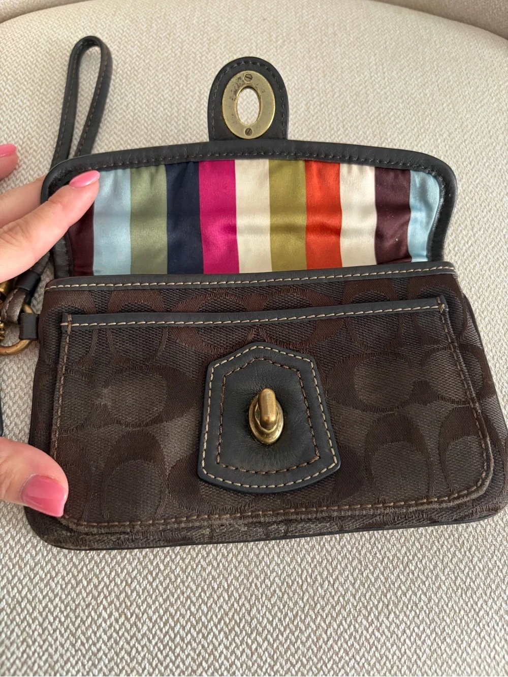 Coach Legacy Signature Jacquard Turnlock Wristlet - Picture 3 of 9